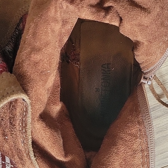 Minnetonka Booties Size 8 - Picture 8 of 11